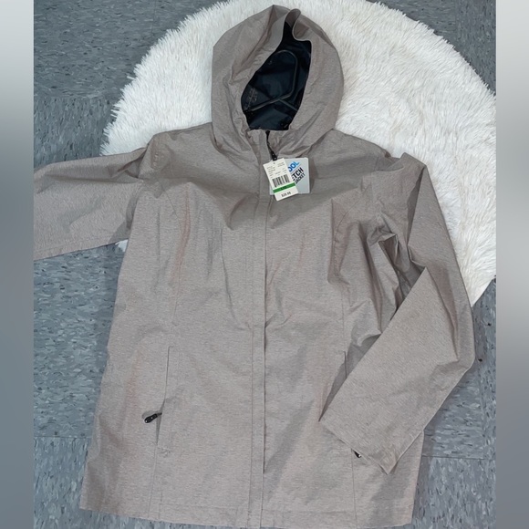 Men  Rain Jacket - Picture 8 of 8